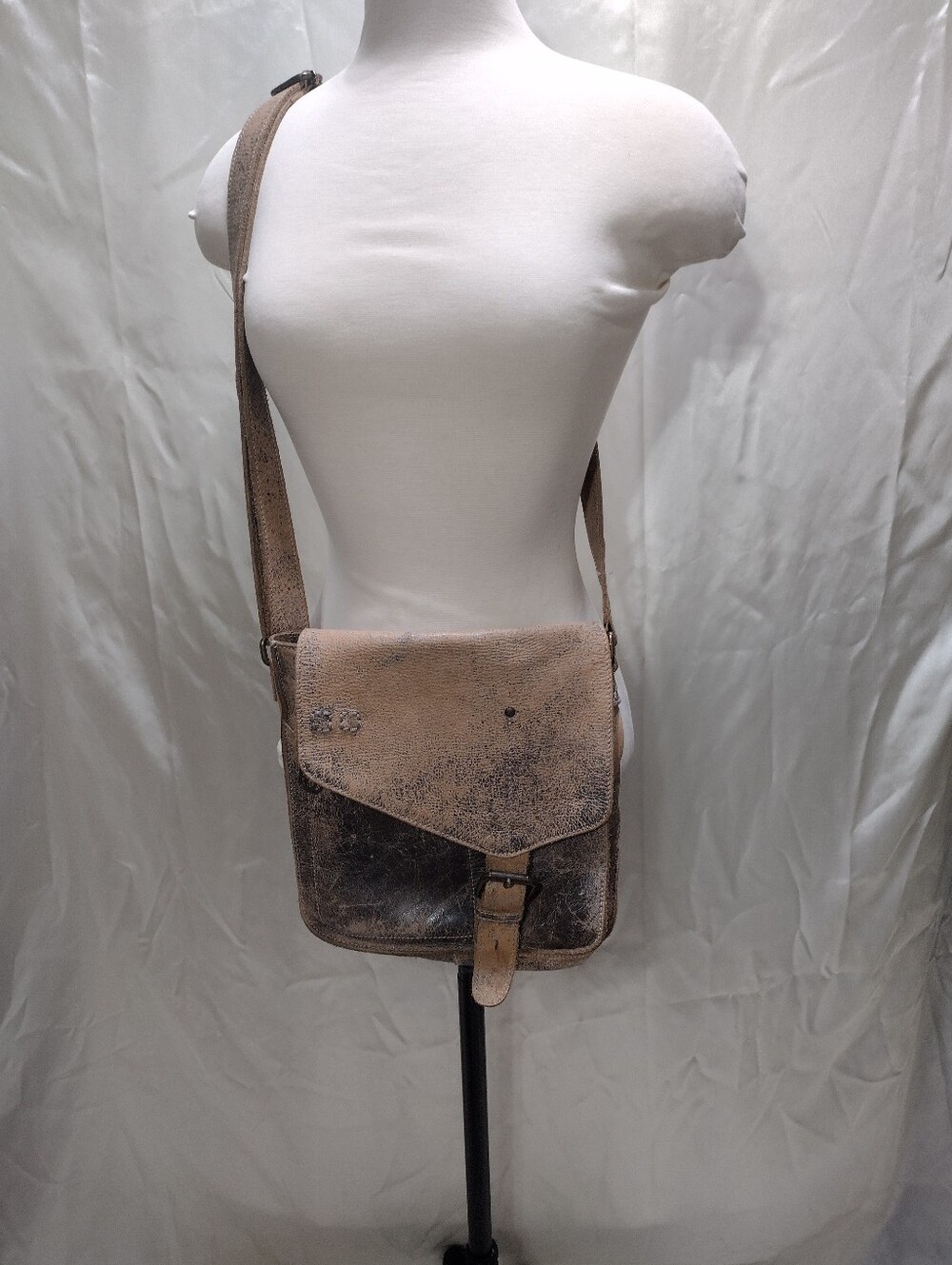 Bed: Stu Venice beach Crossbody Distressed Leather bag